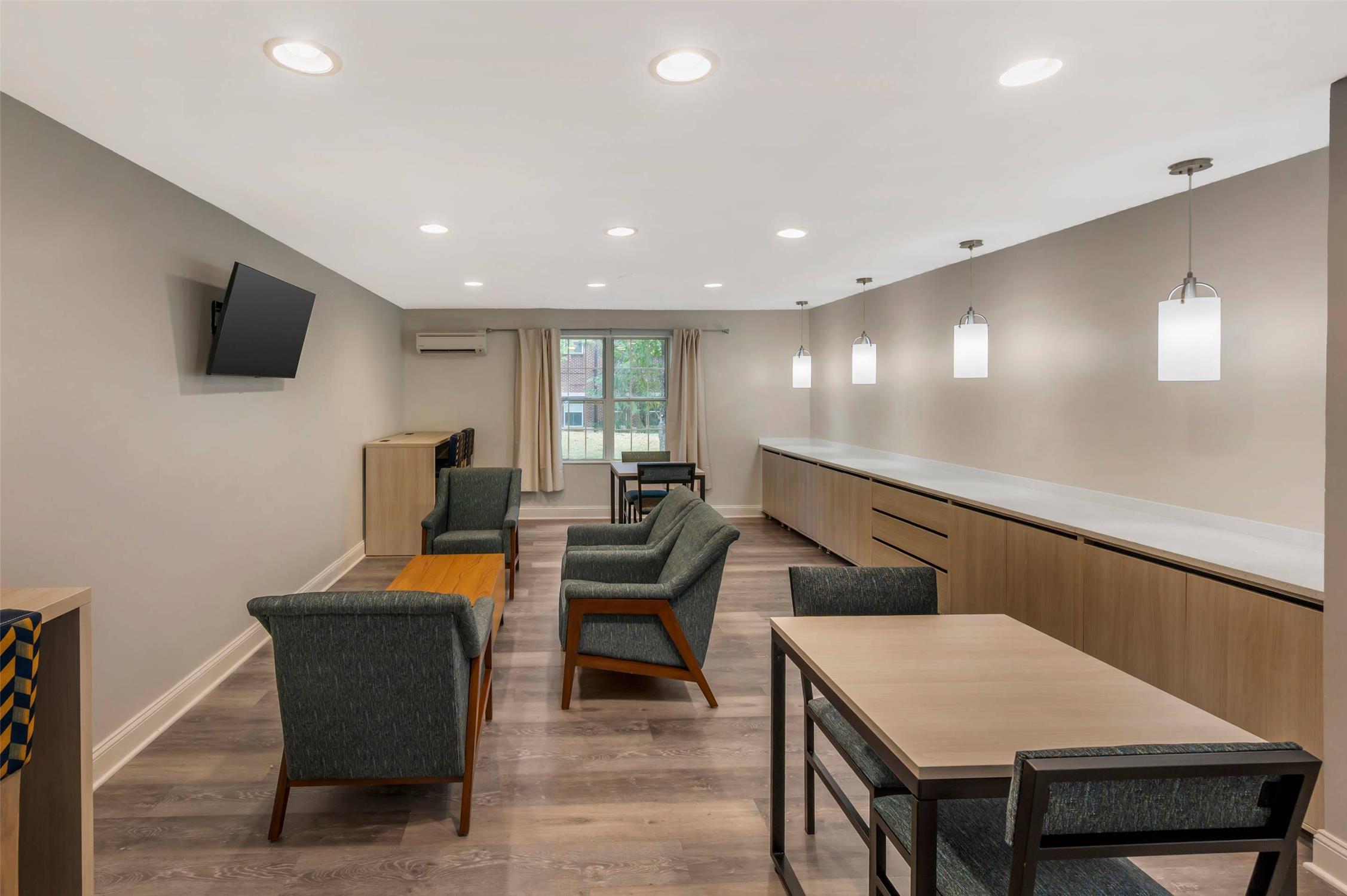 MainStay Suites Sterling near Dulles Town Center 16/19