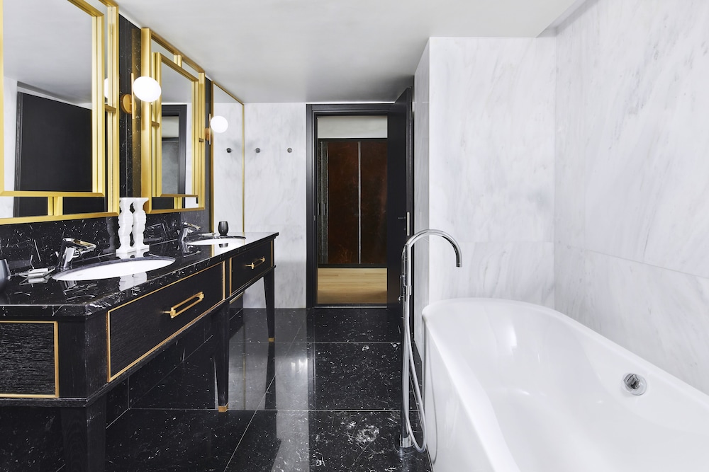 Grand Hyatt Athens 49/50