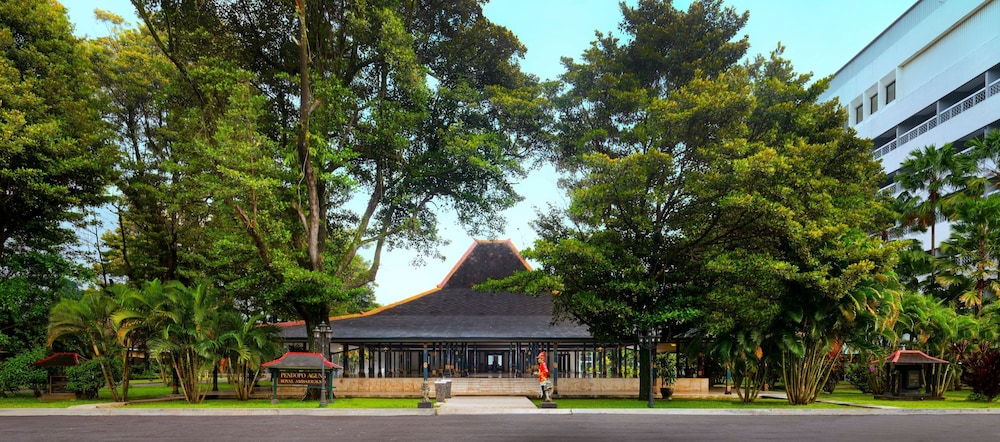 Royal Ambarrukmo Yogyakarta 7/74
