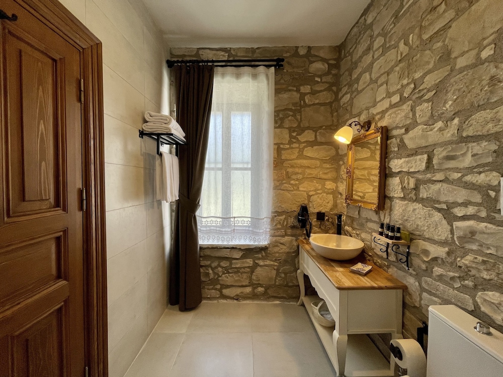 Urla Tas Konak Otel 49/50