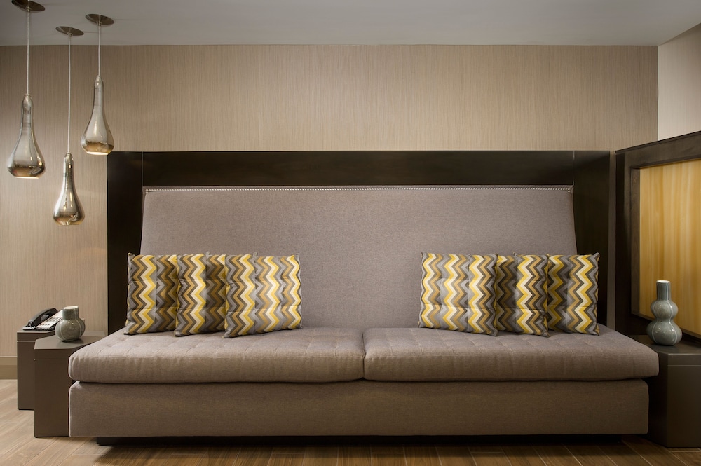 Holiday Inn Express Boston North -Woburn 34/50