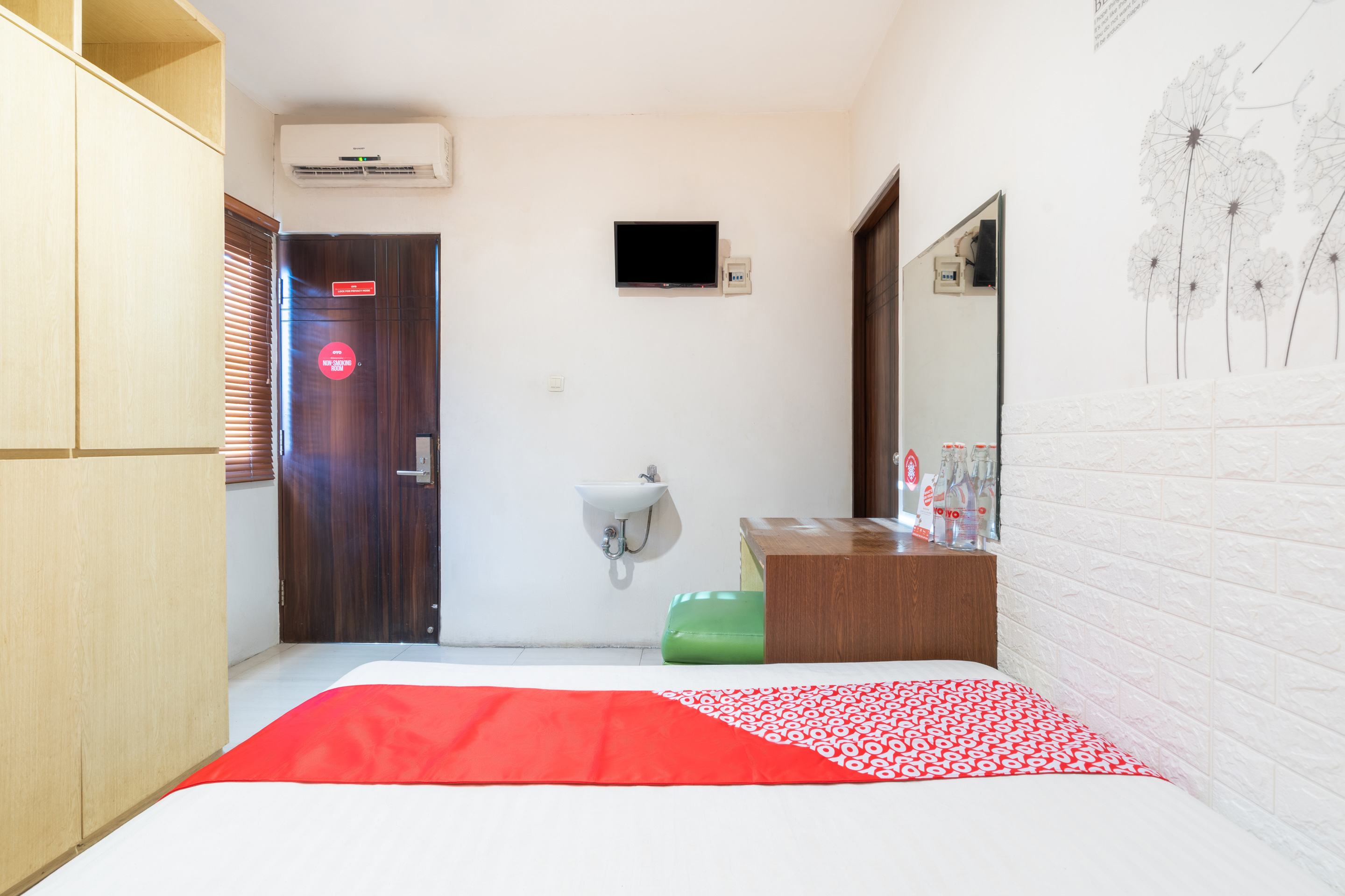OYO Flagship 91863 Metro House 17/50