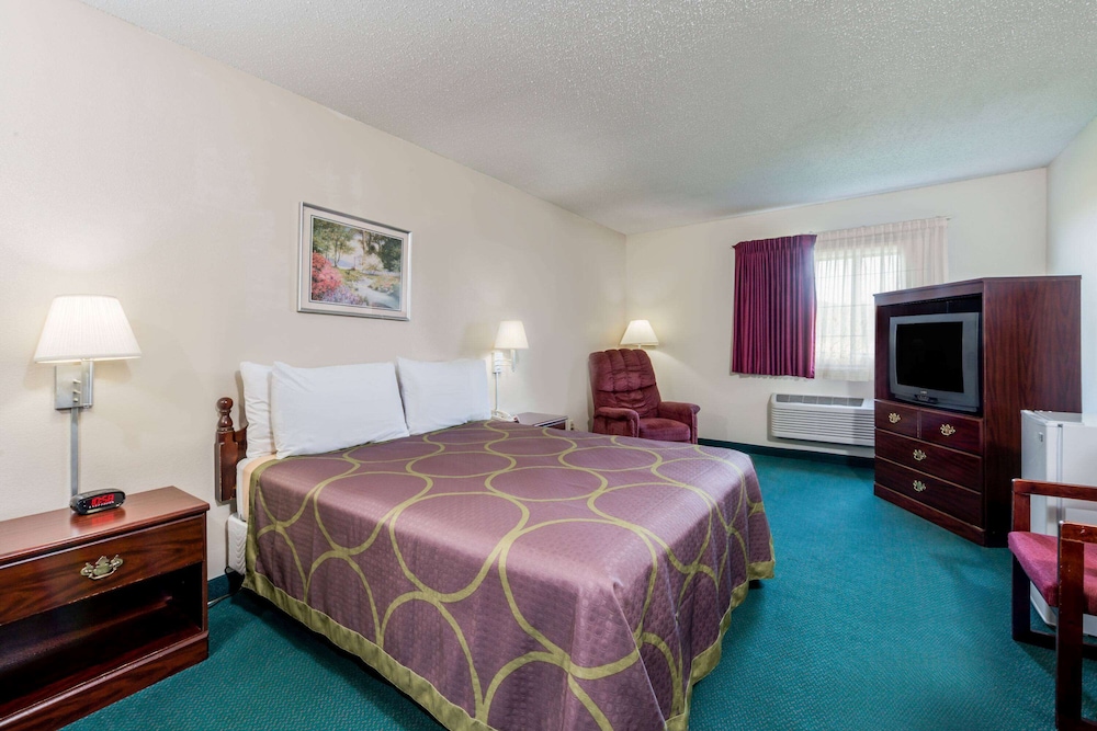 Room, Queen Bed, Pet Friendly