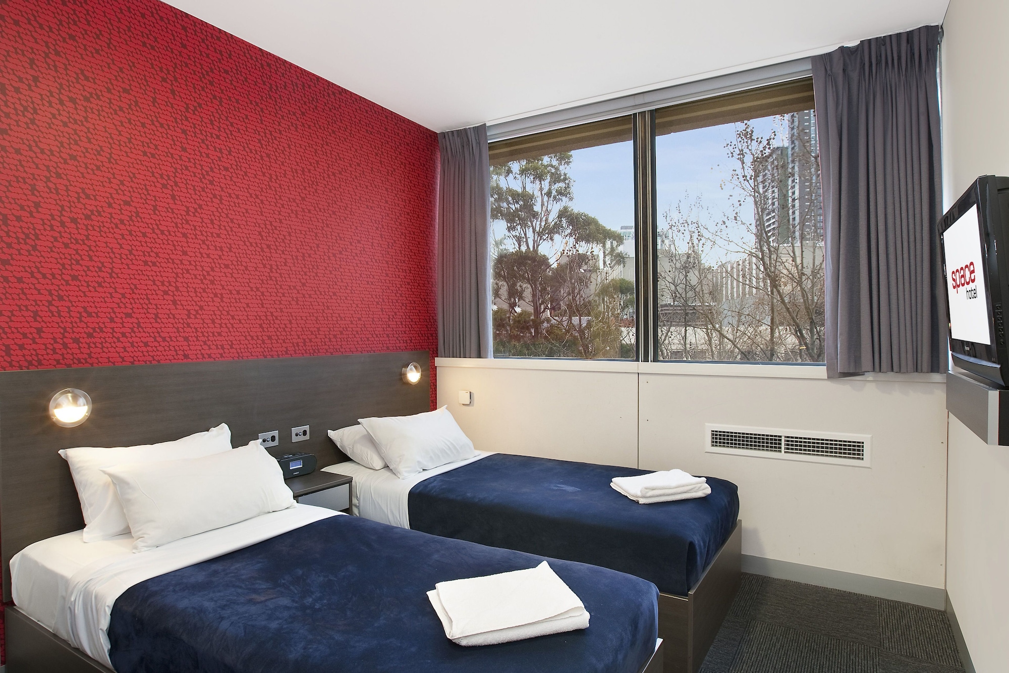 ROOM, TWIN BEDS, SHARED BATHROOM