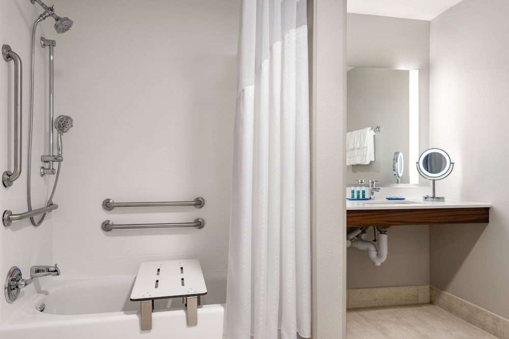 Holiday Inn Express Suites West Des Moines Jordan Creek 17/43