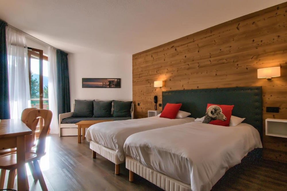 HOTEL ARCALOD - GRAND PARC 10/39