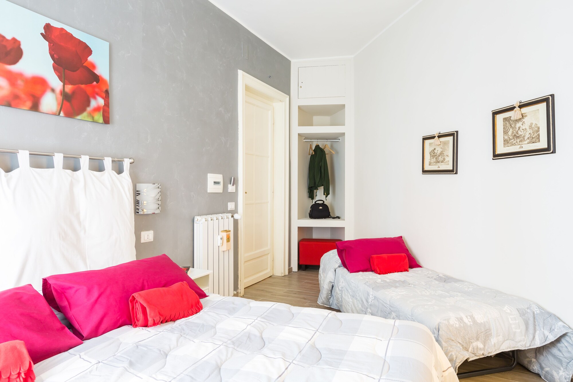 ROOM, DOUBLE OR TWIN BED