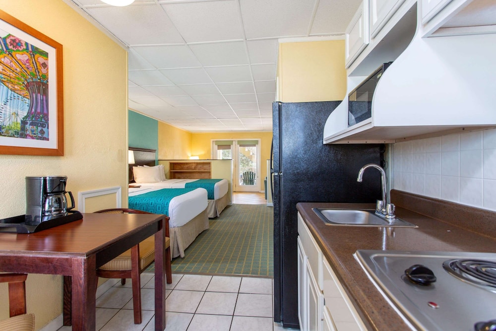 Days Inn by Wyndham Ocean City Oceanfront 39/64