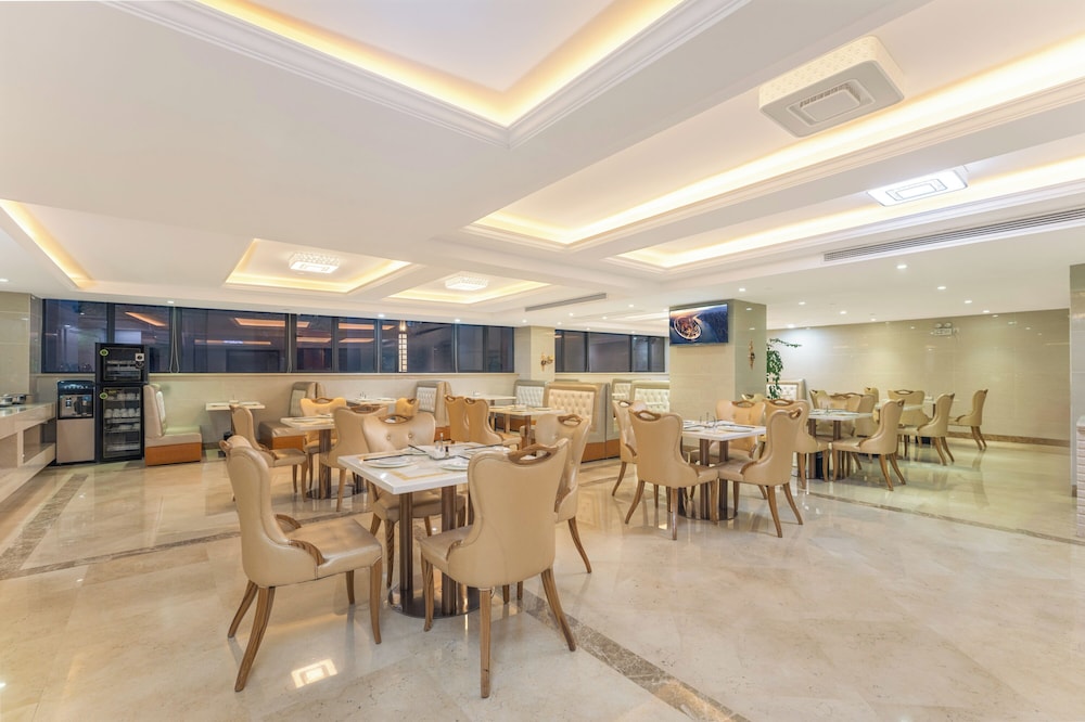 Vienna International Hotel (Shanghai Pudong International Airport Branch) 36/49