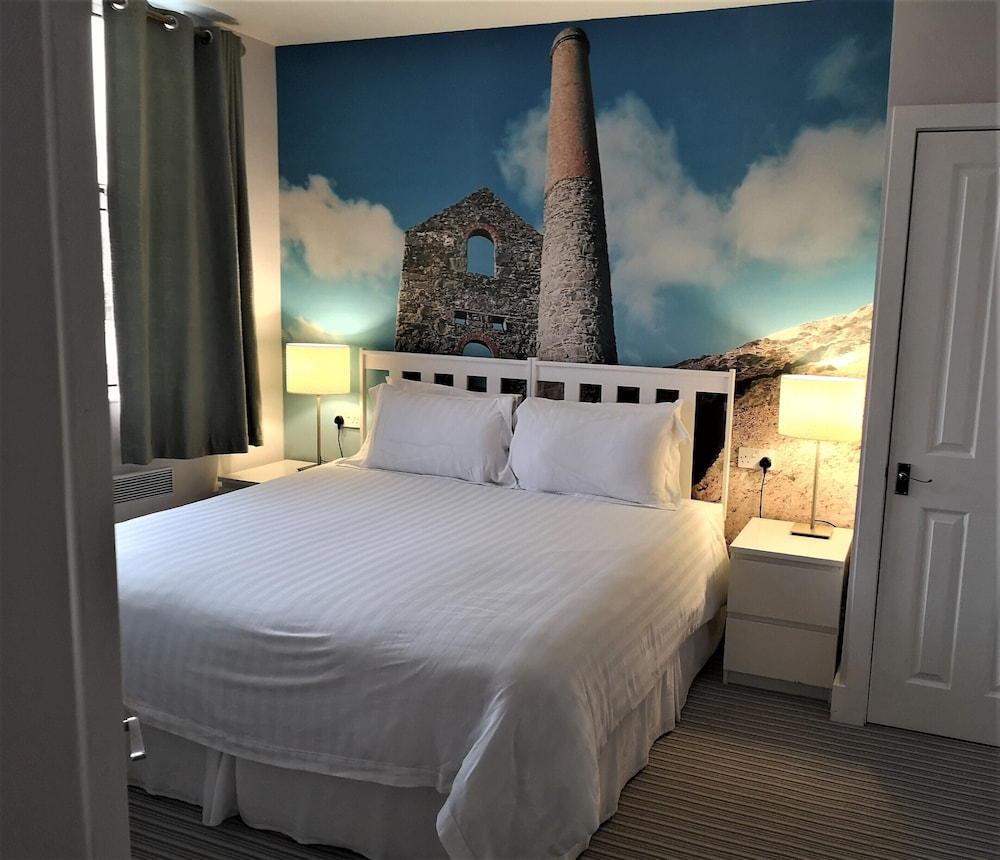 ROOM, DOUBLE BED