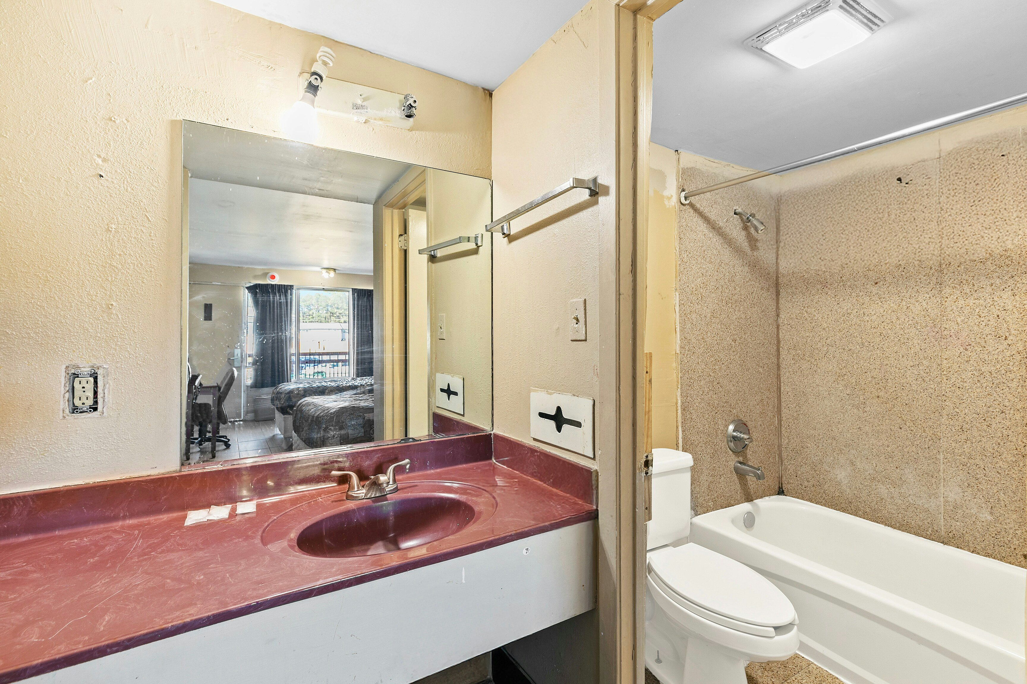 Luxury Inn By Hotel O Hattiesburg, MS 49/50