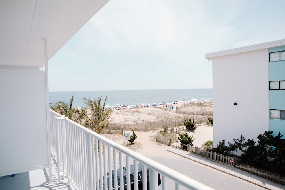 Atlantic OceanFront Inn 8/58