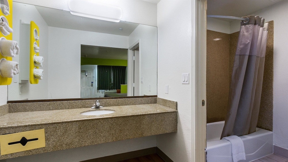 Motel6 San Marcos, TX - North 44/45