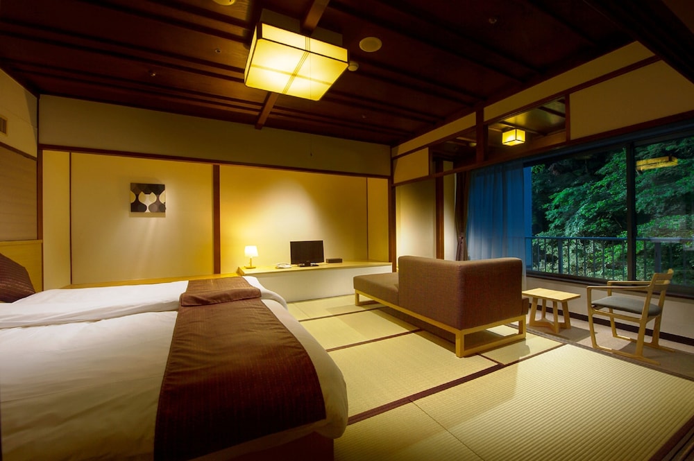 Hakone Pax Yoshino 18/49