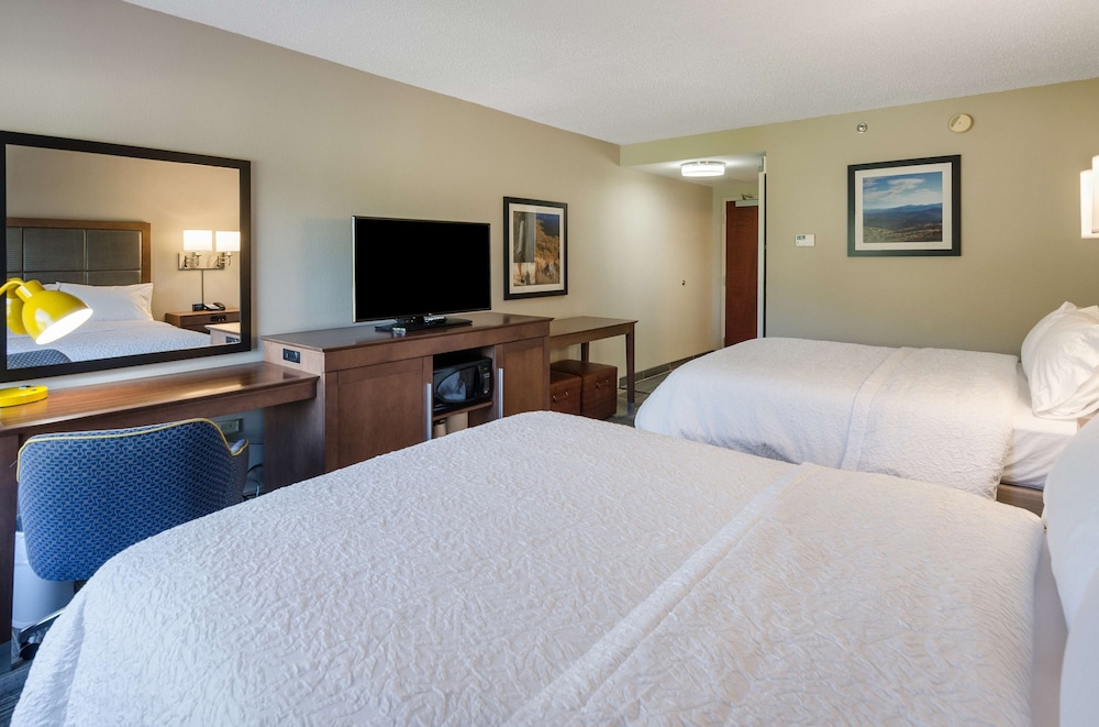 Hampton Inn Covington, VA 15/48
