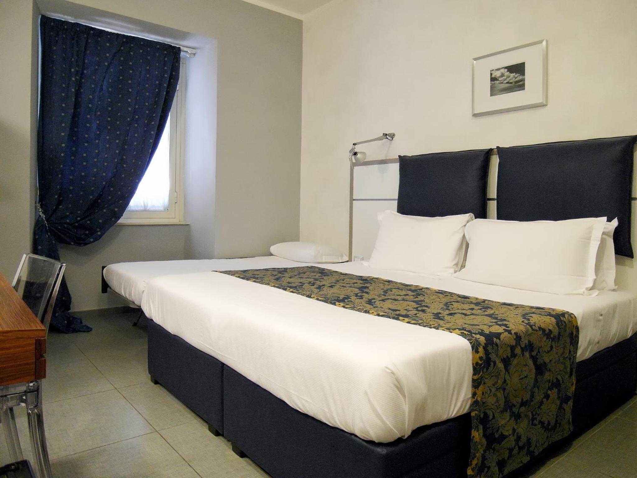 Room, Triple, Single Bed