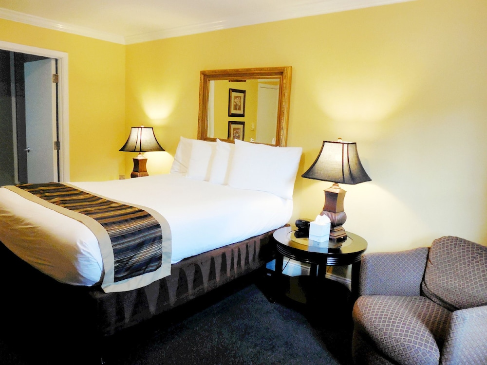 Sea Breeze Inn And Cottages 13/75