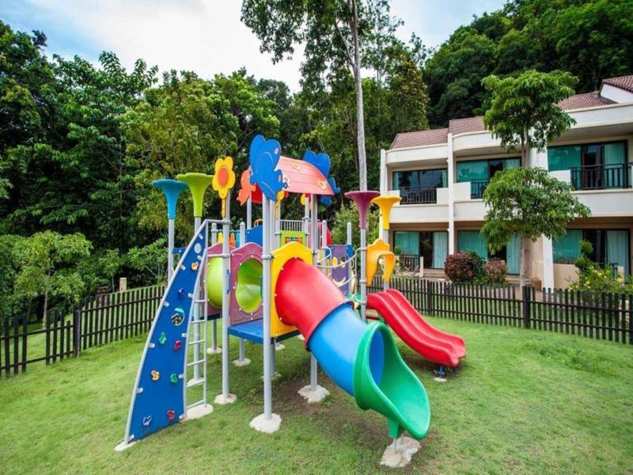 Hotel and Beach Bungalow at Lanta Resort 37/55
