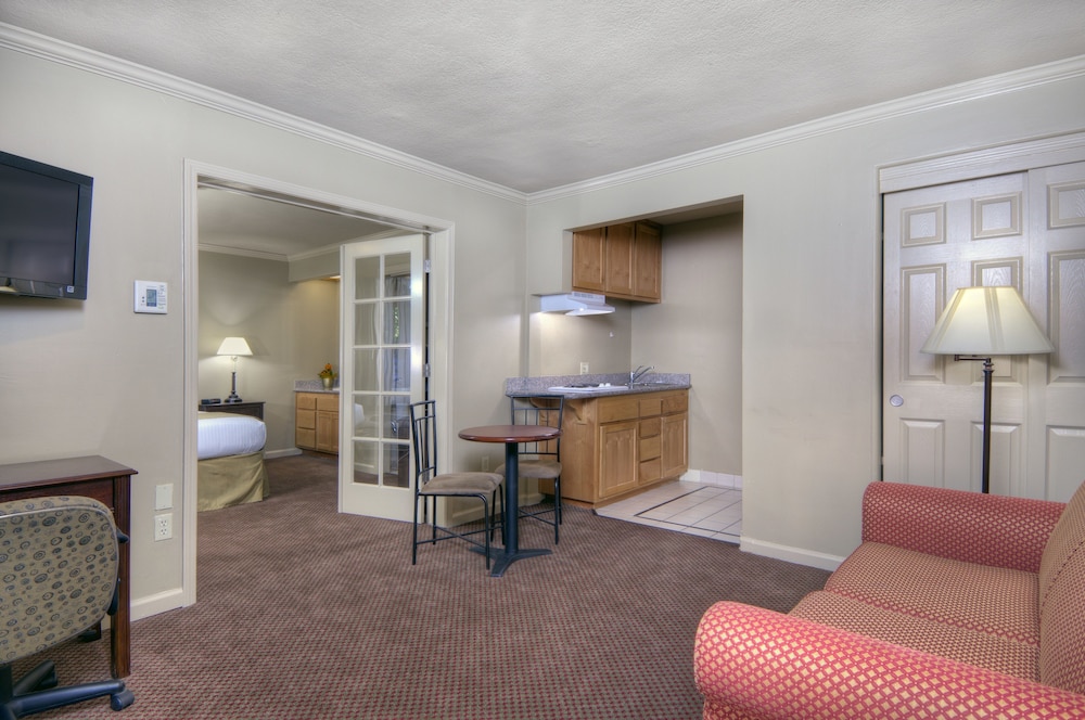 University Park Inn & Suites 31/38