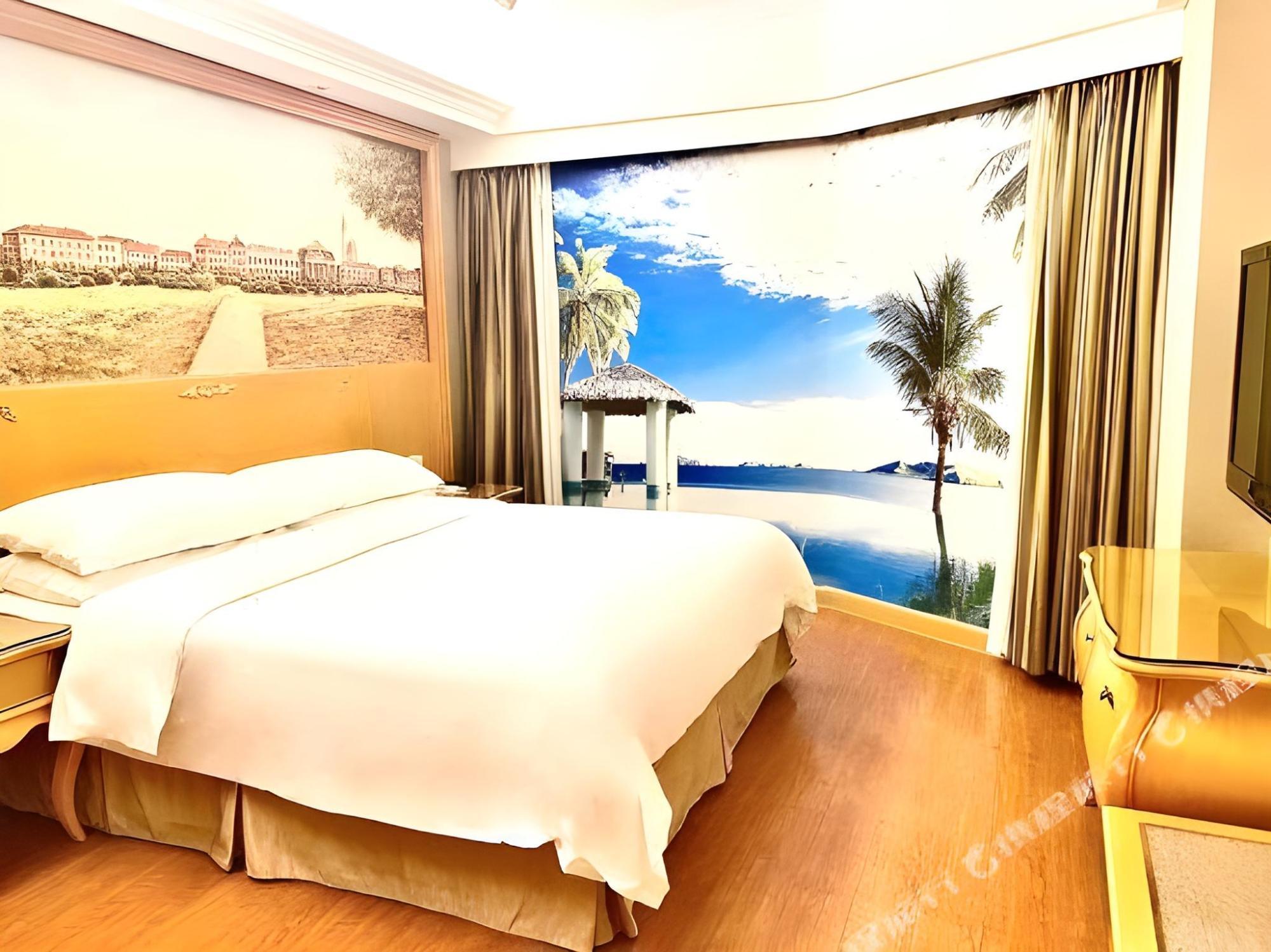 Vienna Hotel (Shenzhen Luohu Port Railway Station) 25/36