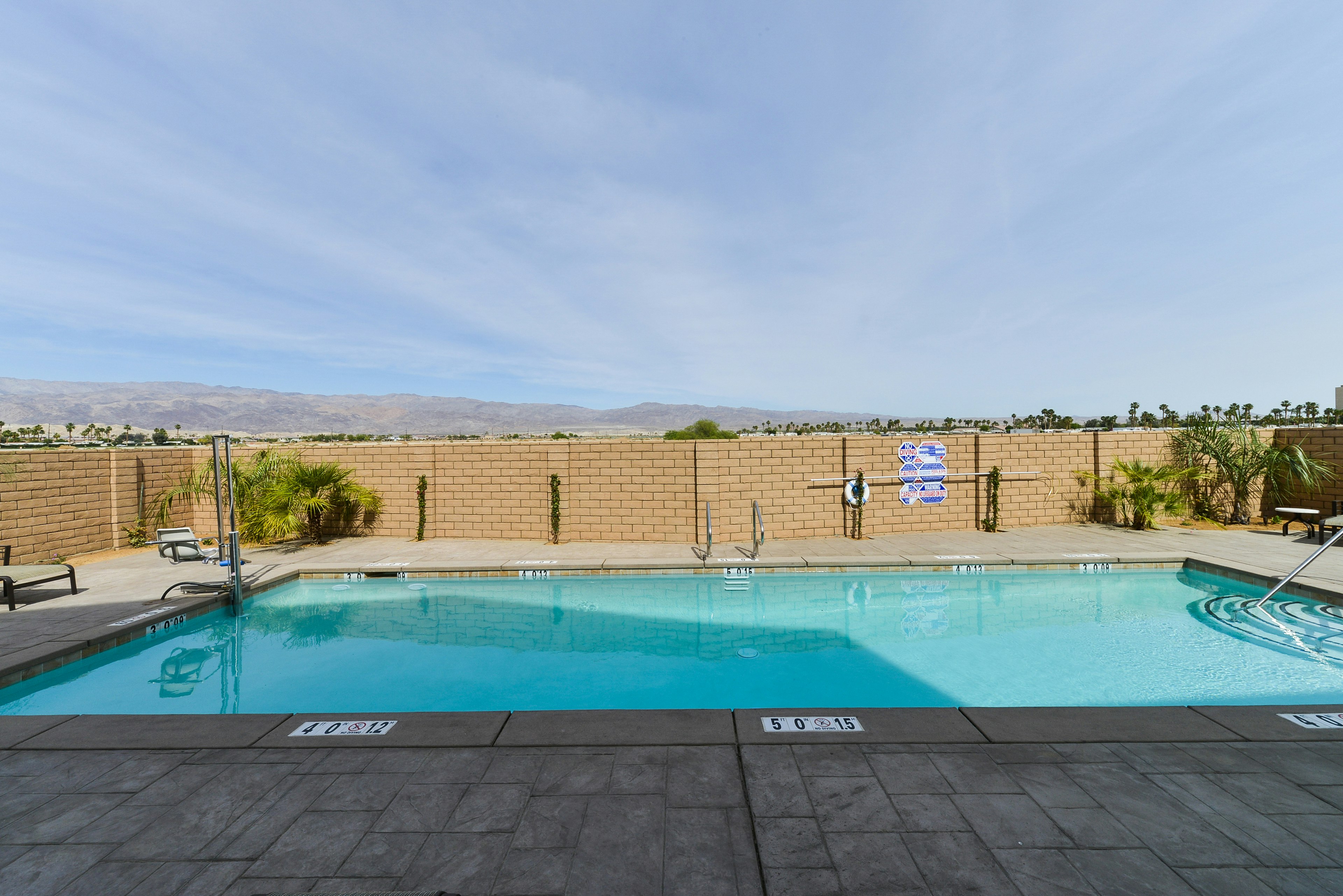 Holiday Inn Express Hotel & Suites Indio - Coachella Valley 54/78