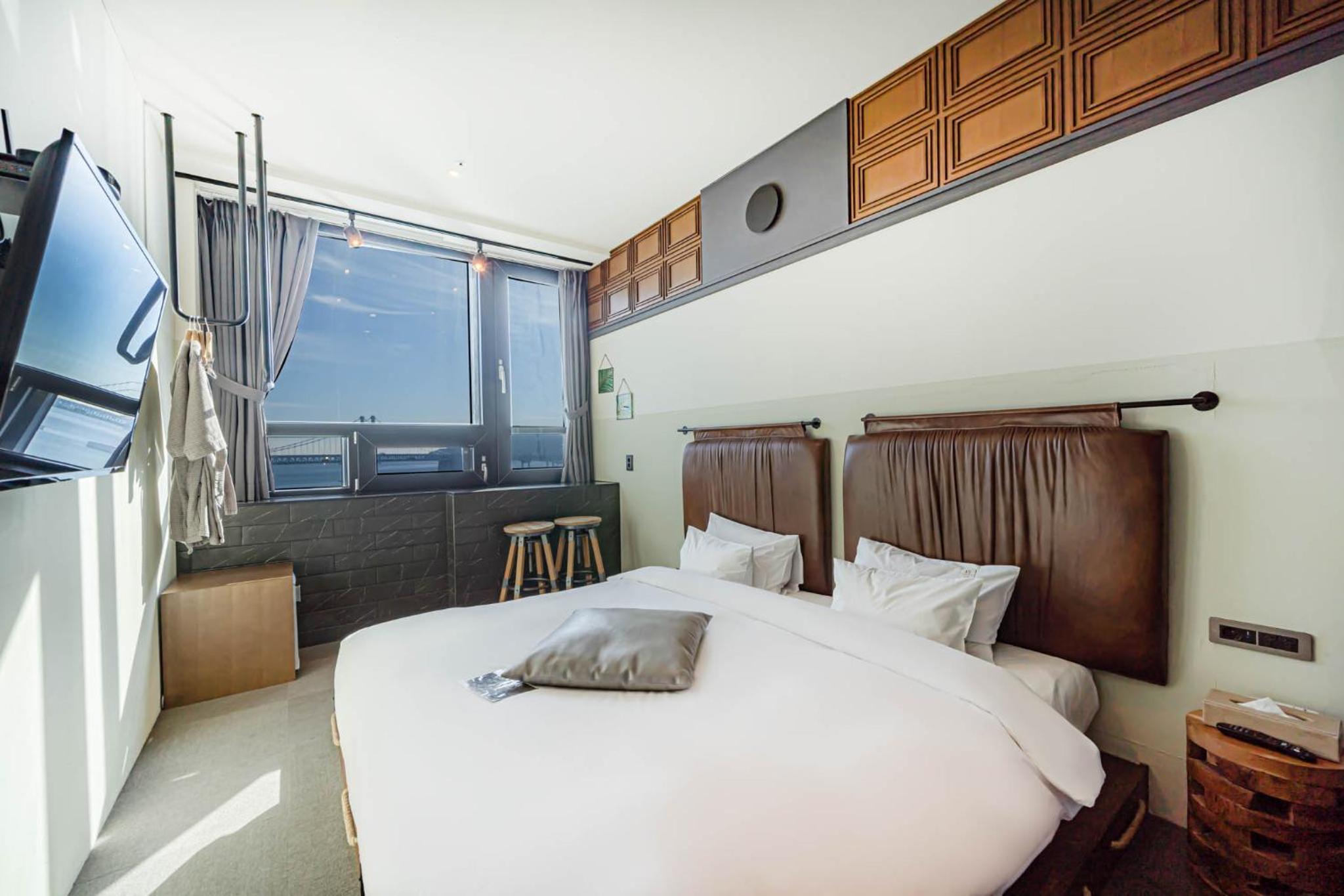 Room, Ocean View, H Avenue 3/8