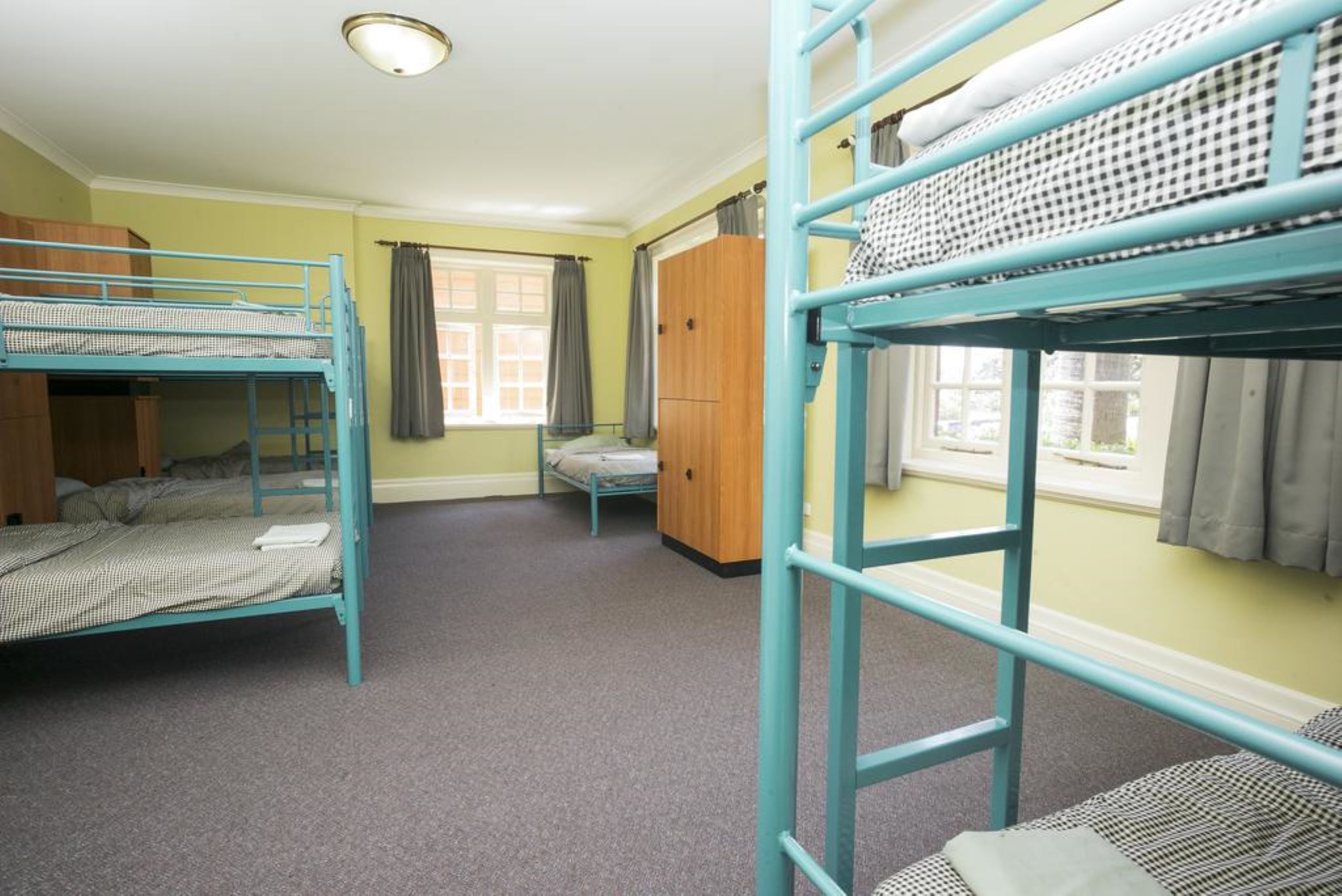 Mixed Dorm, 10 People