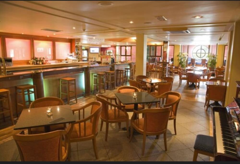 Greenhills Hotel 18/27