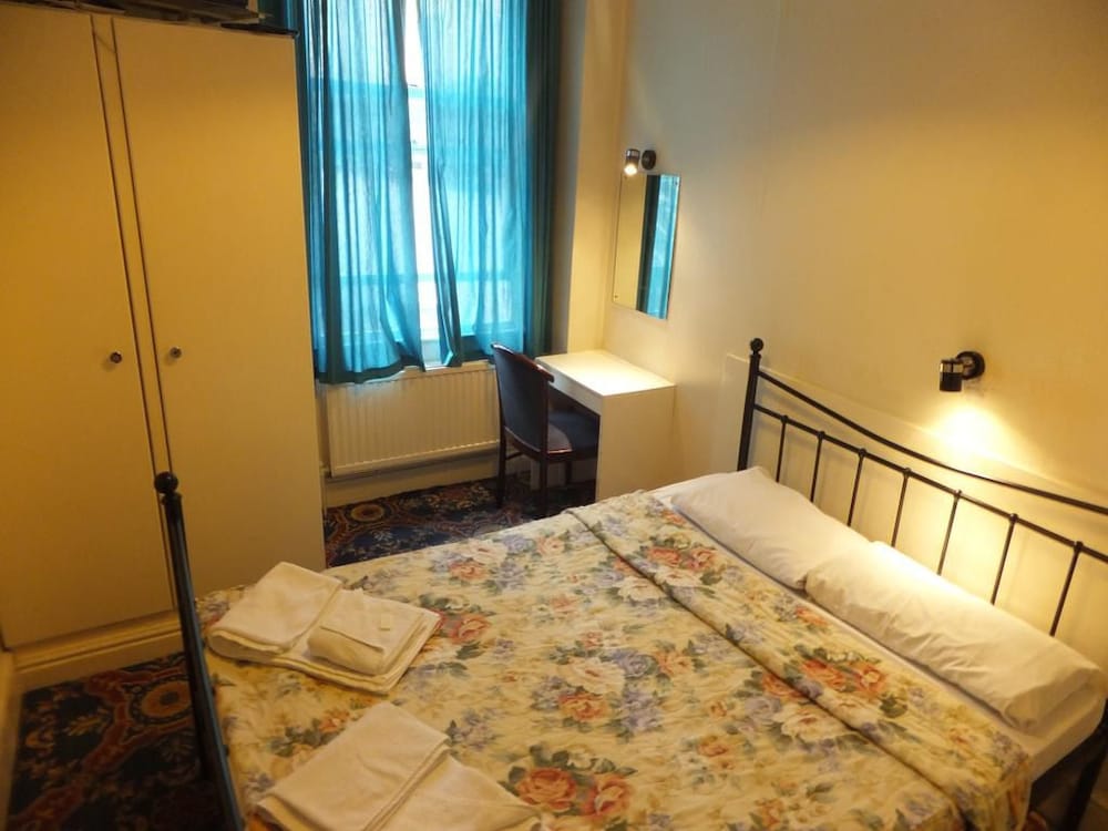 Gresham Hotel 19/50