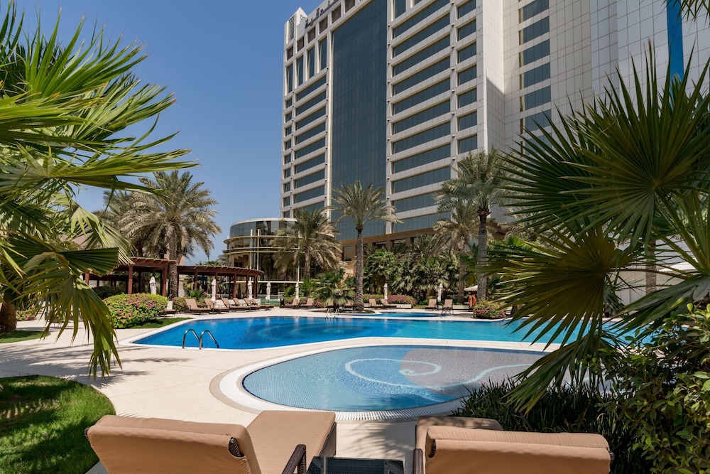 The Diplomat Radisson BLU Hotel, Residence and Spa 42/46