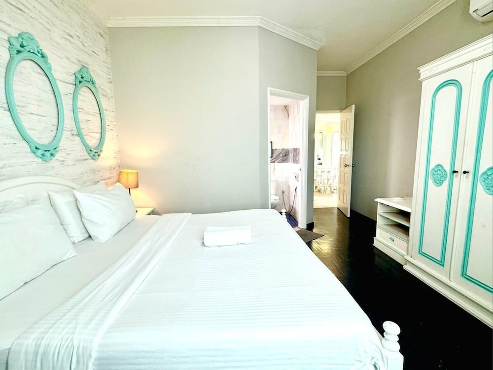 2 BEDROOMS, DELUXE, SUITE