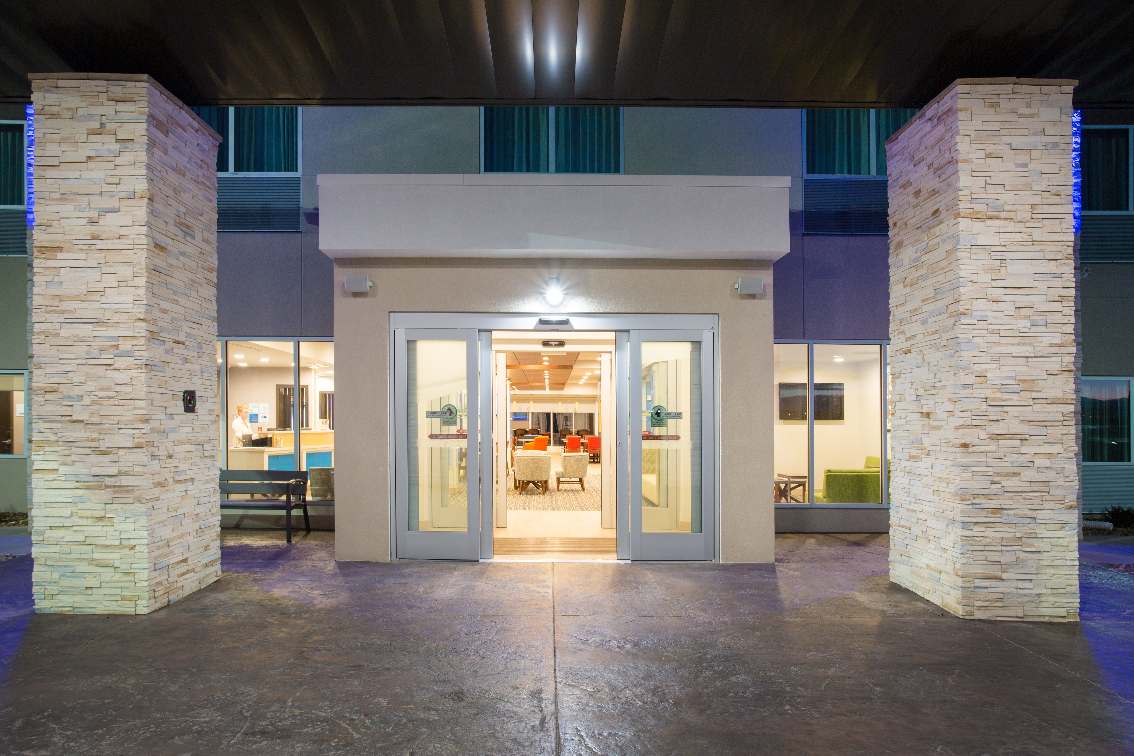 HOLIDAY INN EXPRESS & SUITES RAPID CITY - RUSHMORE SOUTH 13/50