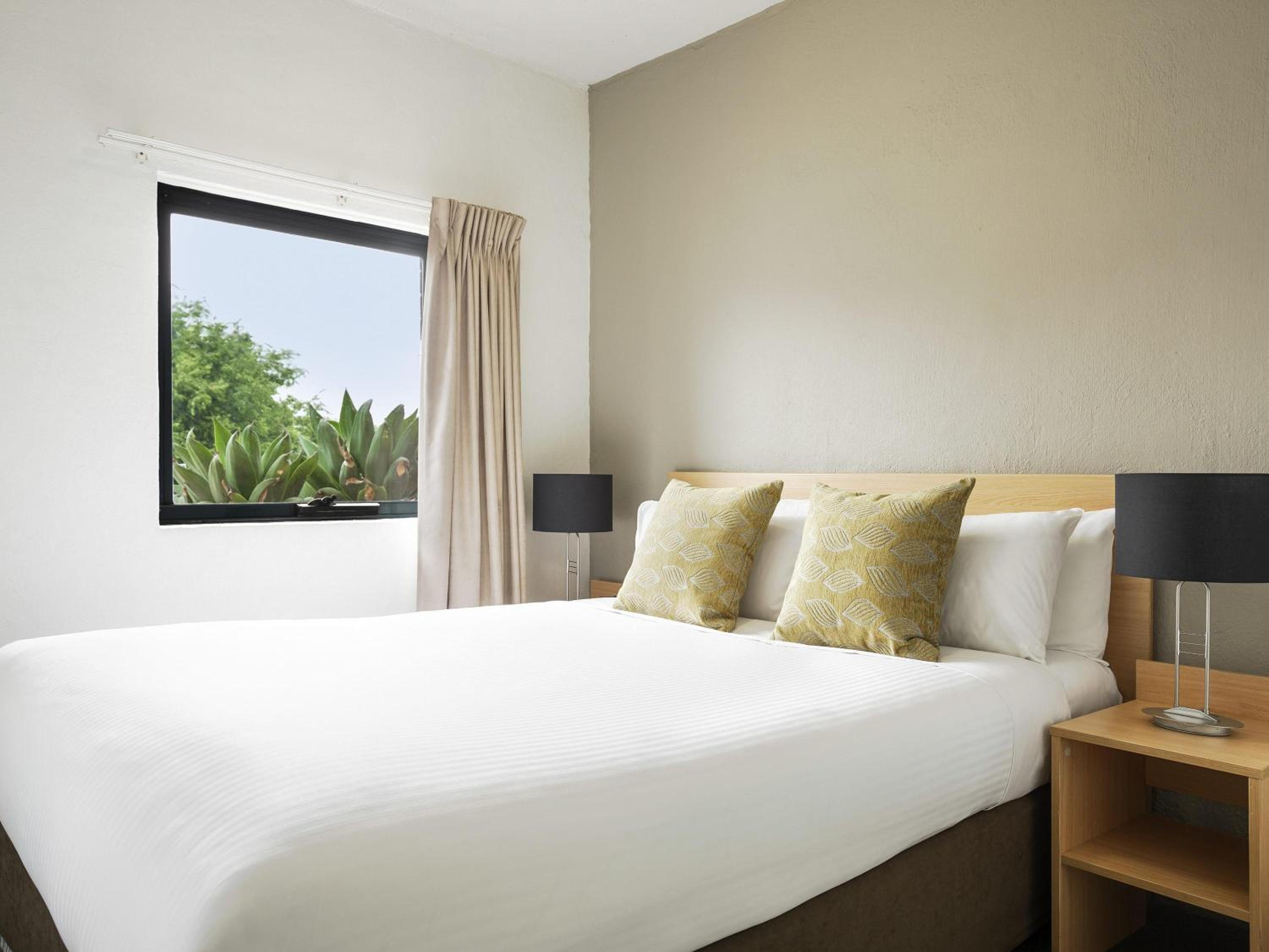 2 BEDROOMS, APARTMENT, TWIN BEDS, QUEEN BED