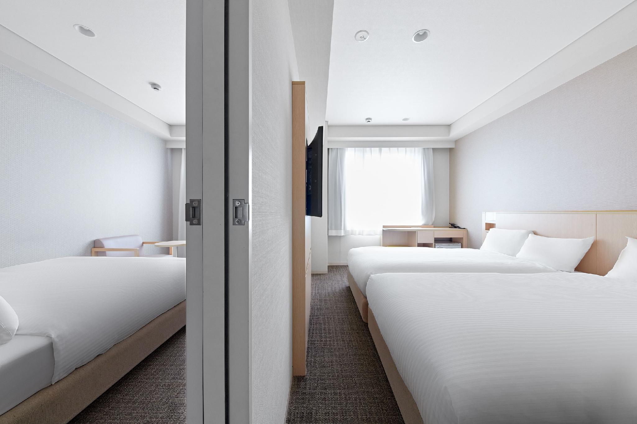 Connecting, 4 Beds, Single Bed