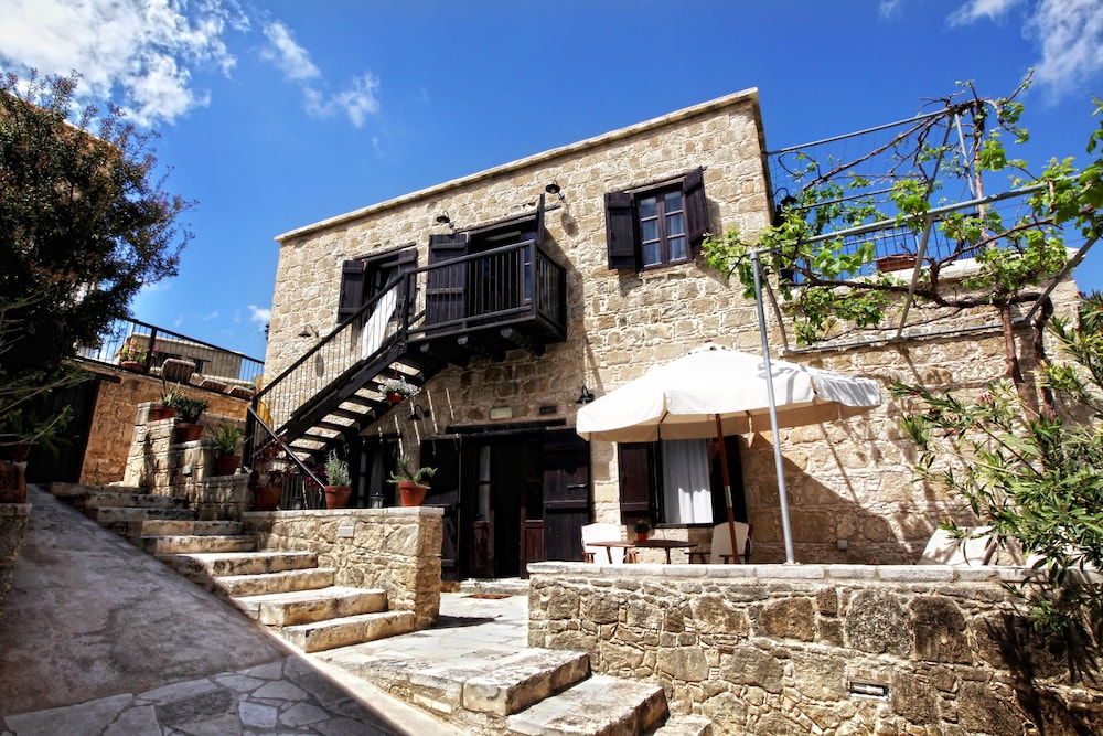LEONIDAS VILLAGE HOUSES 3/45