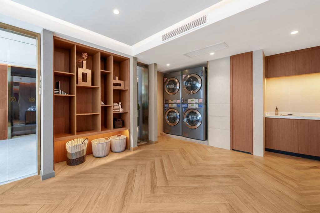 Yitel Premium(Shanghai Zhongshan Park) 14/50