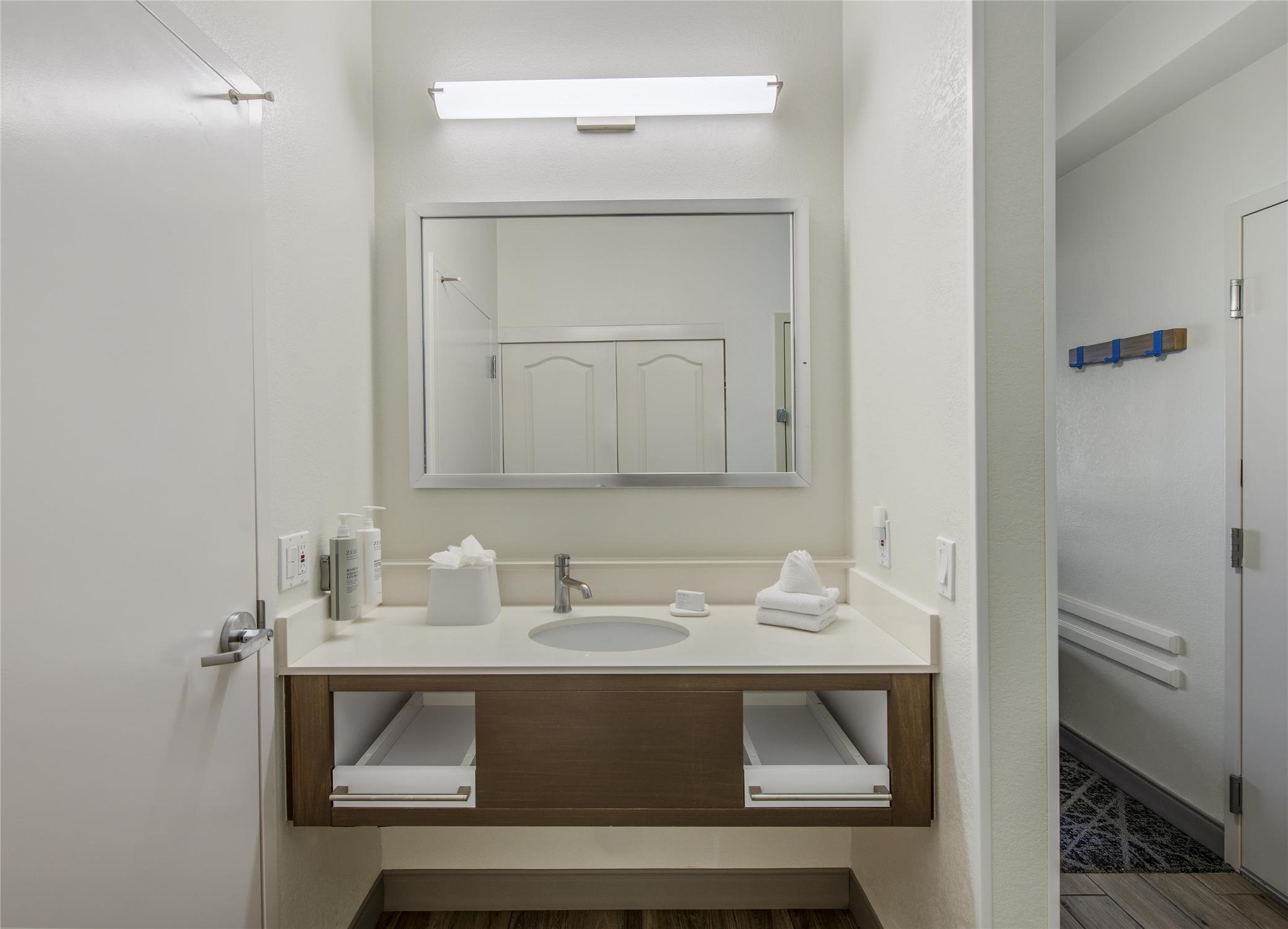 Hampton Inn Channel Islands Harbor 61/65