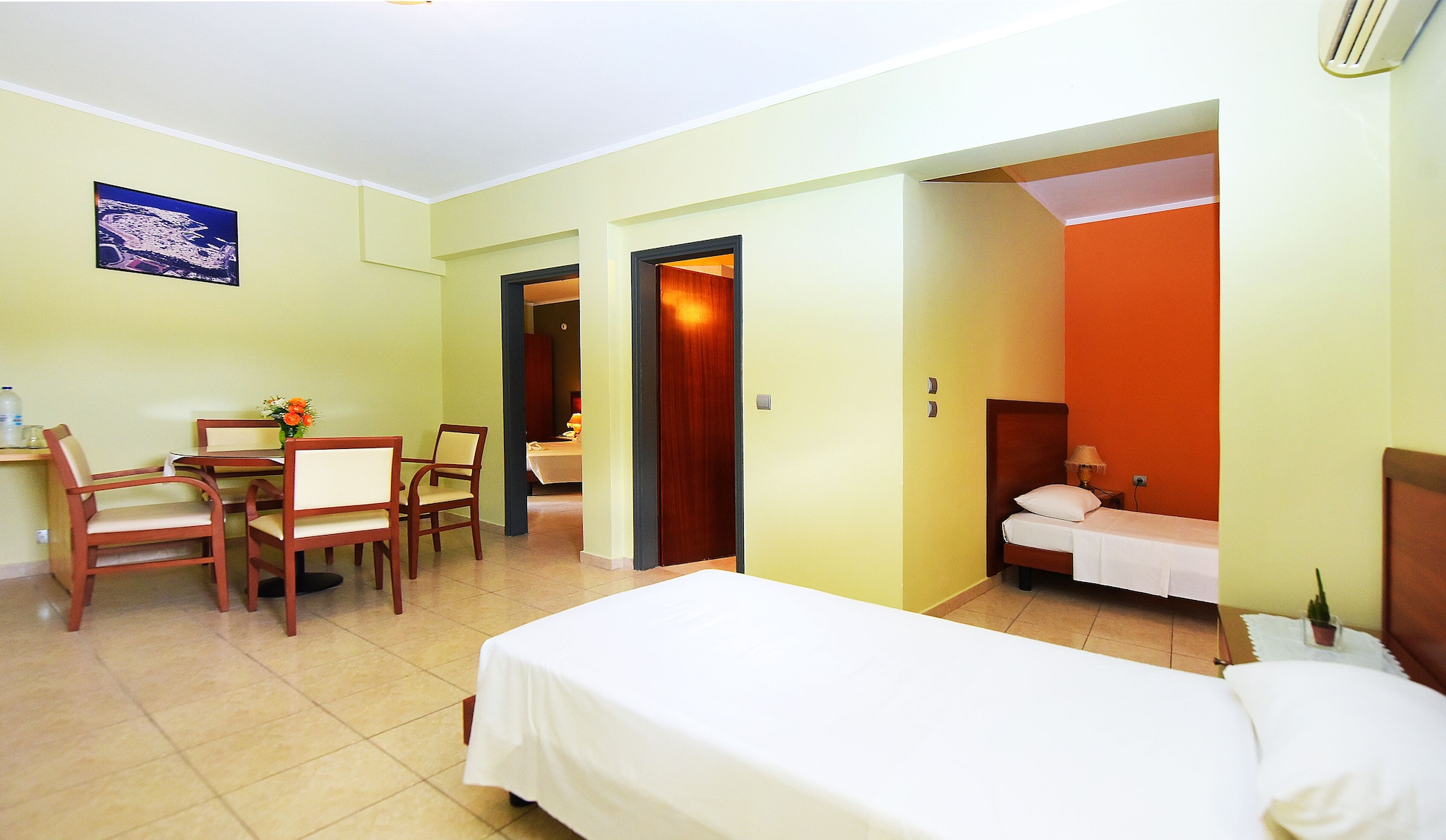 2 BEDROOMS, SUITE, GARDEN VIEW