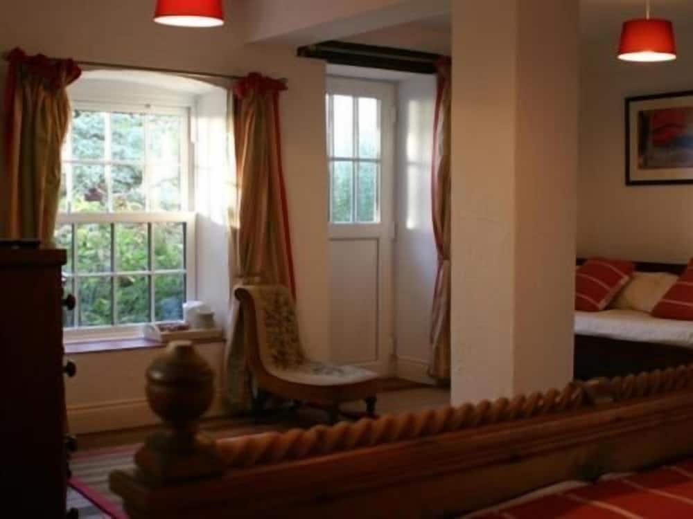 Stoneleigh Barn Bed And Breakfast 10/25