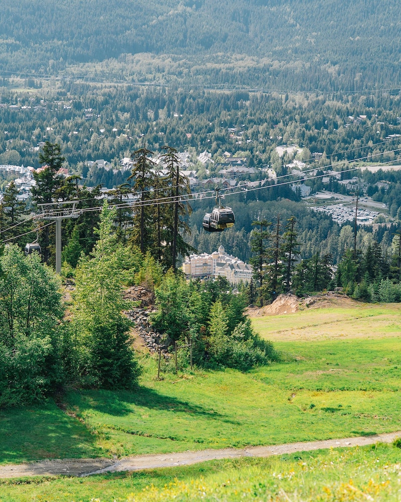 Fairmont Chateau Whistler 74/76