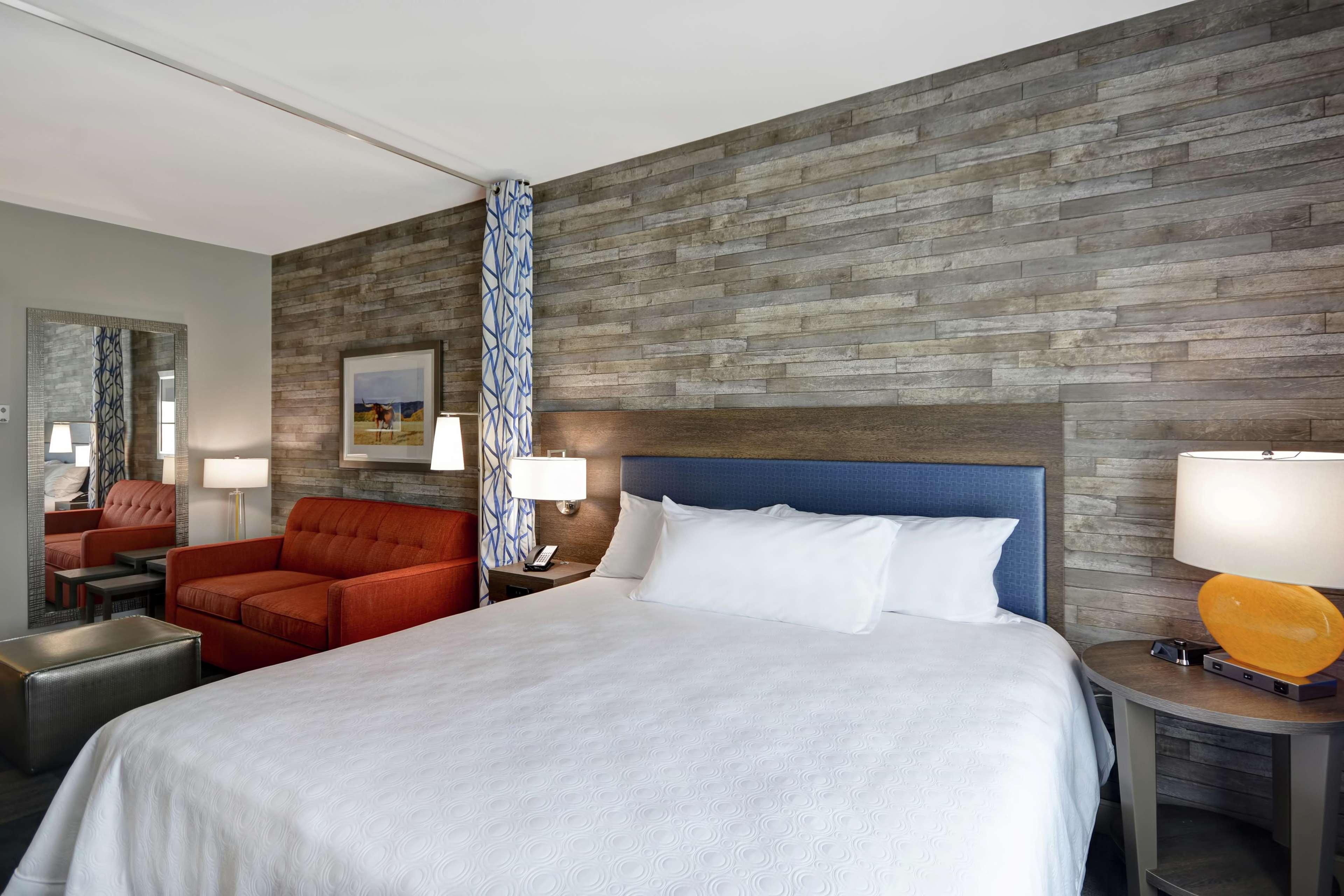 STUDIO, SUITE, KING BED, ACCESSIBLE