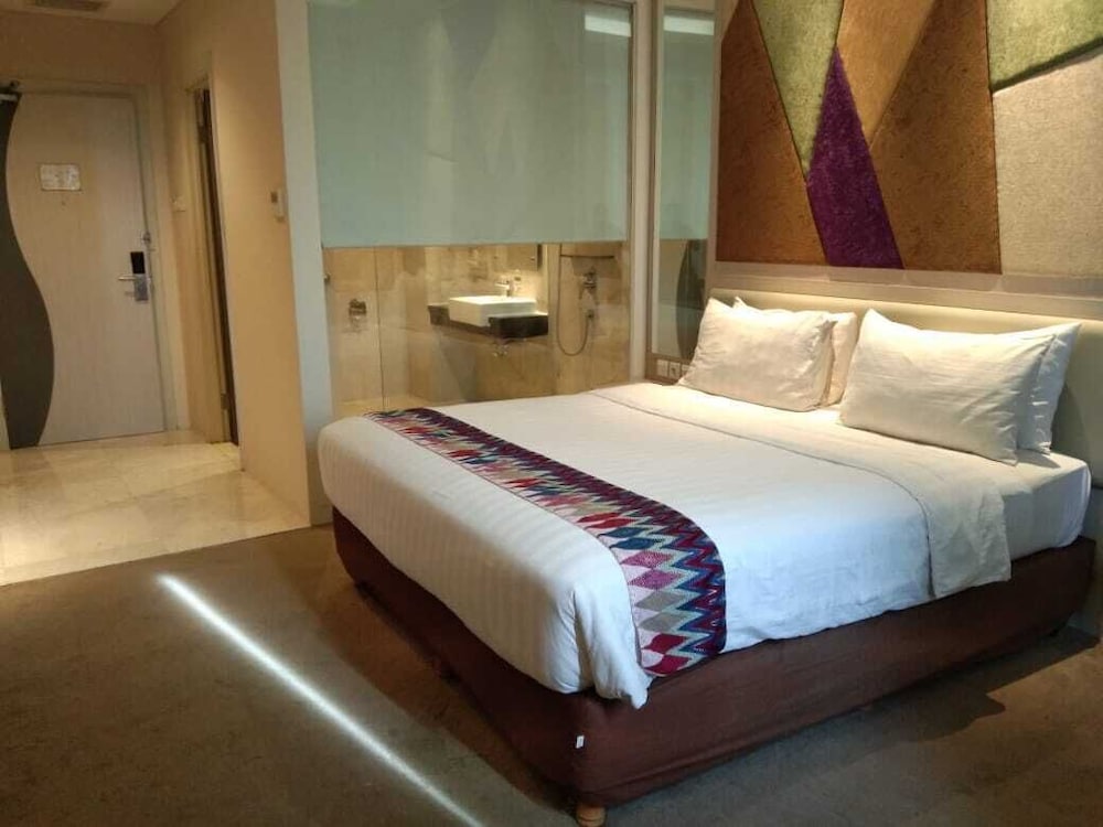 W Three Premier Hotel Makassar 10/29