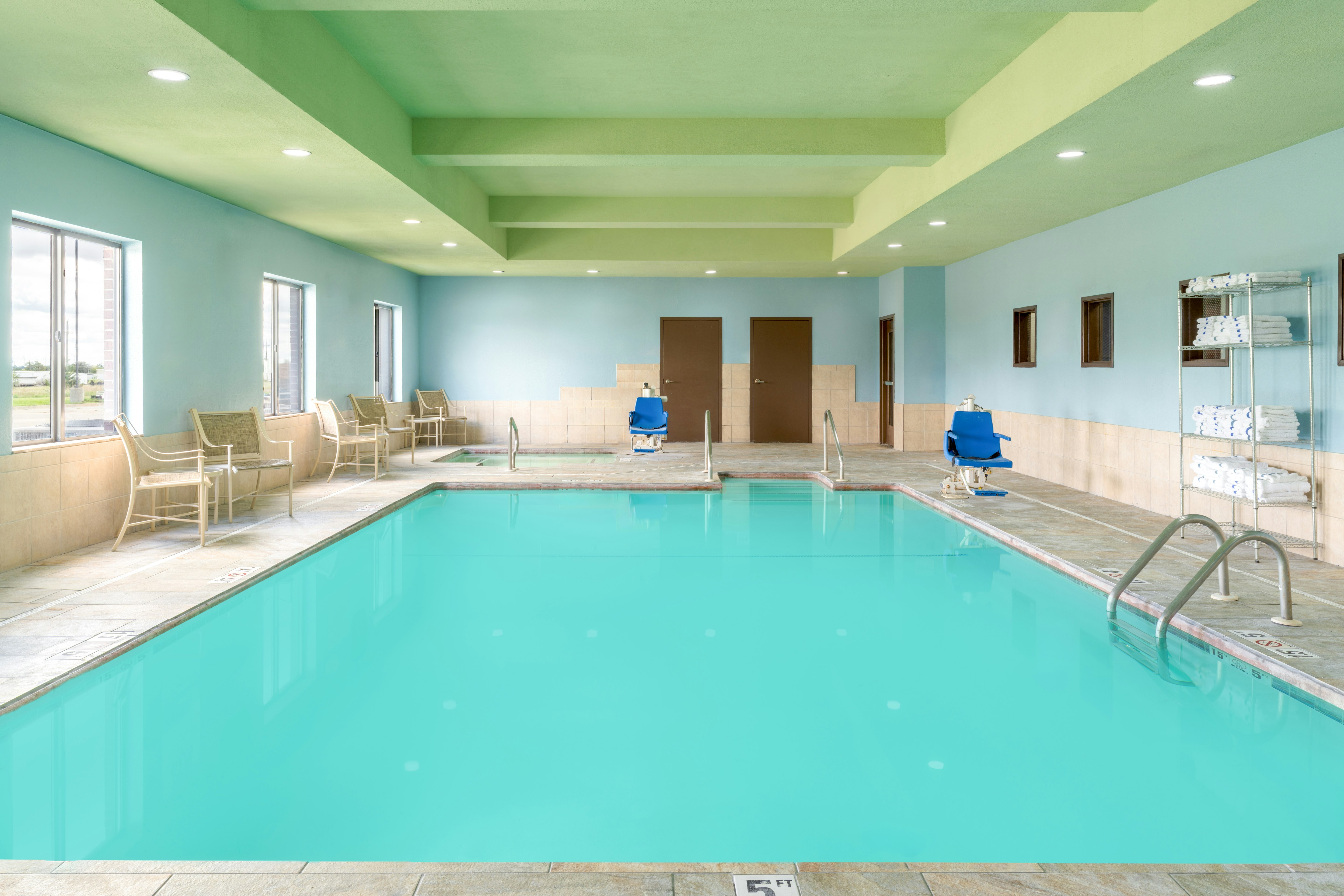 Holiday Inn Express Hotel And Suites Pratt 36/55