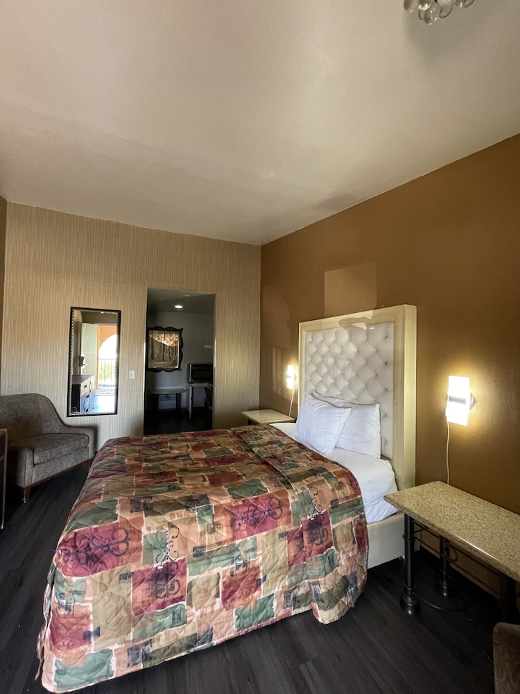 Crown Motel 11/66