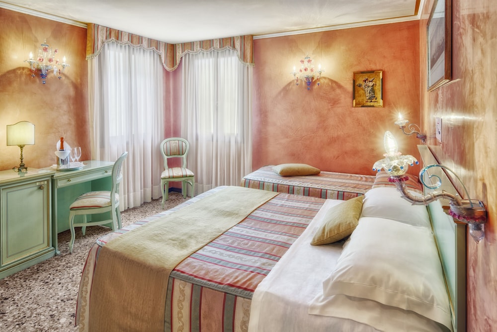 Firenze Hotel 38/43