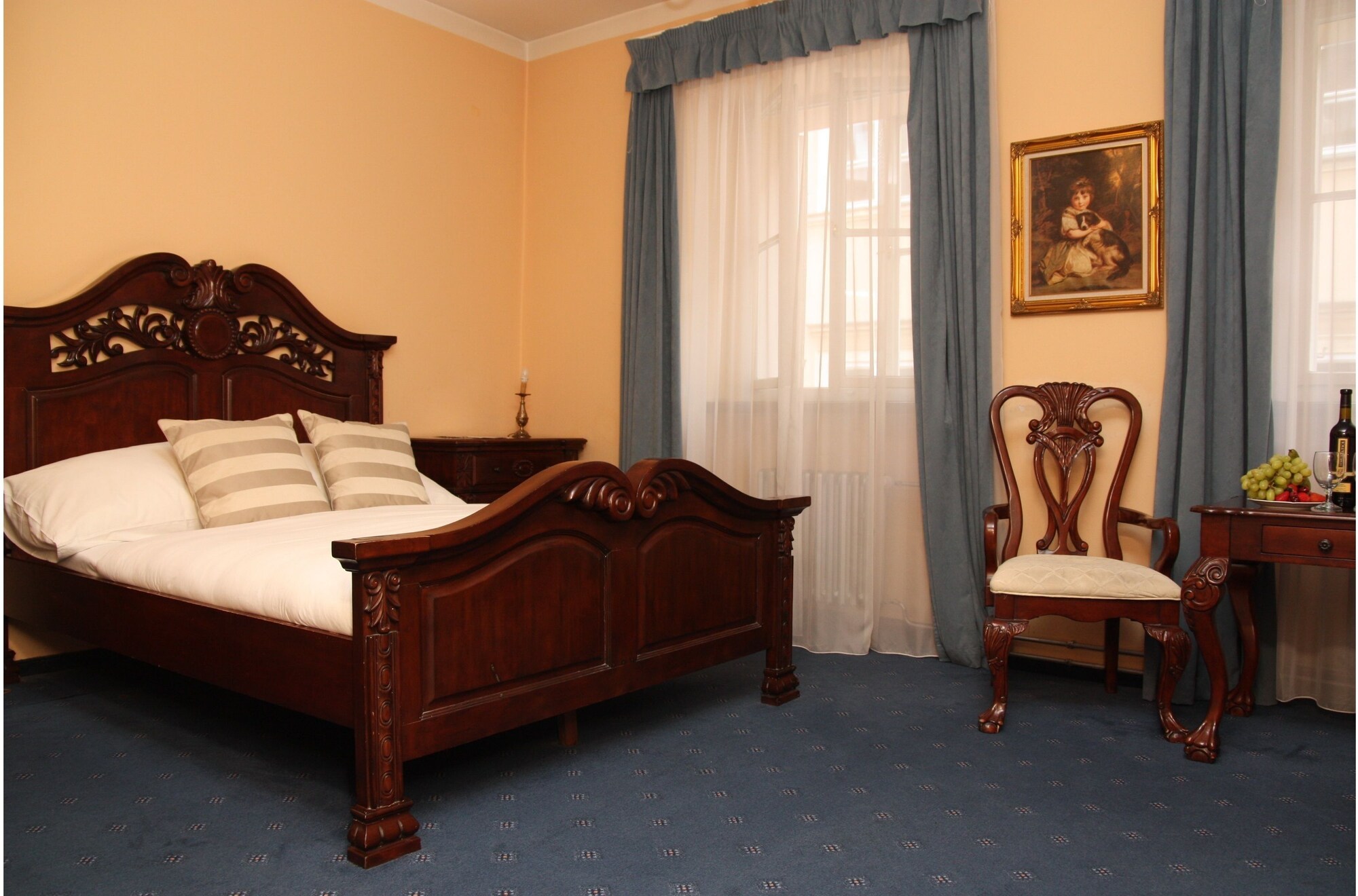 DELUXE, DOUBLE BED