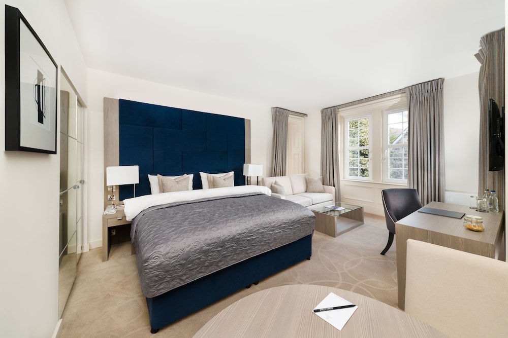 Dunalastair Hotel Suites 8/39