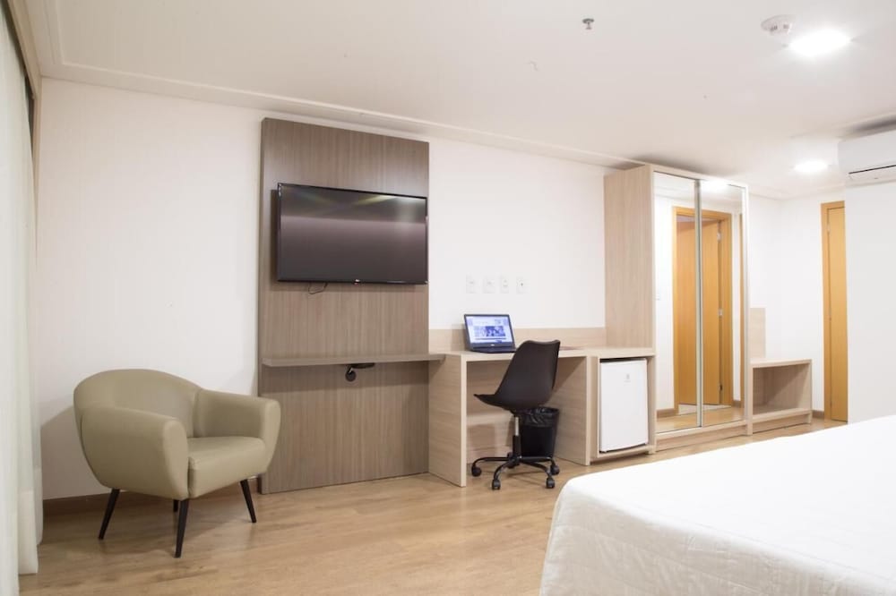 Mogano Hotel 56/61