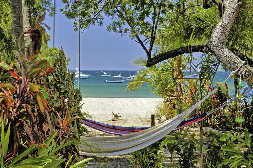 Ocho Artisan Bungalows 42/80