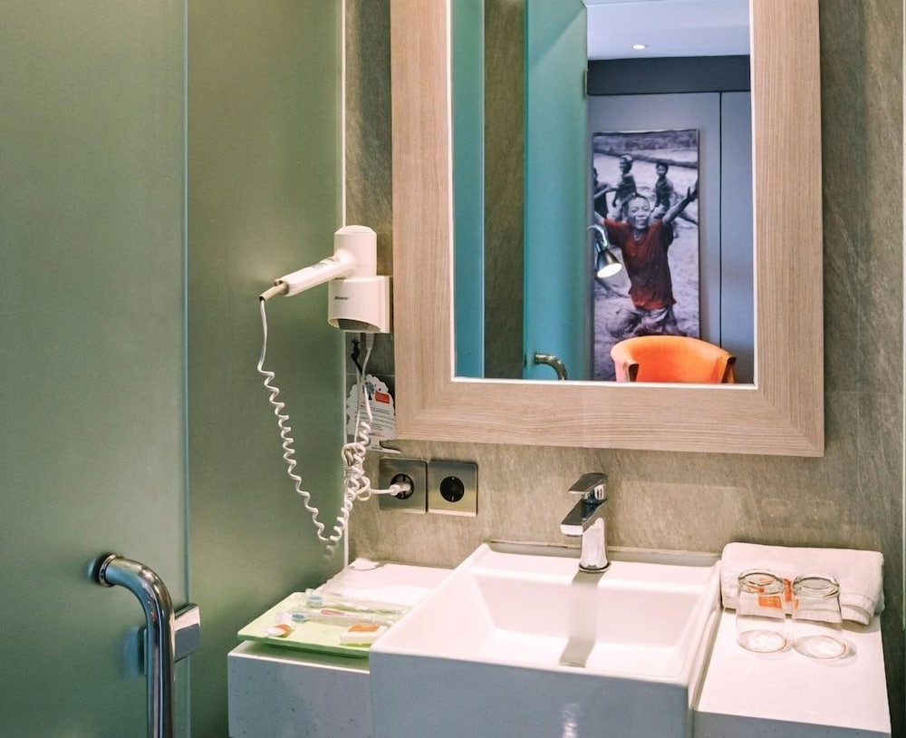 HARRIS Hotel & Residence Riverview Kuta - Bali 48/49